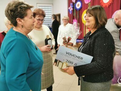 Zdjęcie z obchodów 5-lecia Klubu Seniora w Lignowach Szlacheckich 