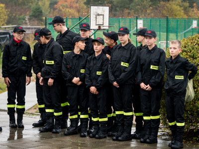zdjęcie z uroczystości przekazania wozu strażackiego 