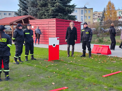 zdjęcie z uroczytości otwarcia  kompleksu treningowego dla strażaków w Małych Walichnowach 