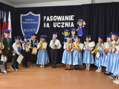 Zdjęcie z ślubowania klas pierwszych 2023/2024