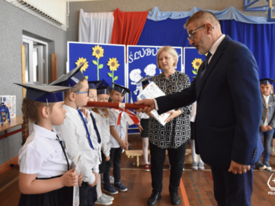 Zdjęcie z ślubowania klas pierwszych 2023/2024