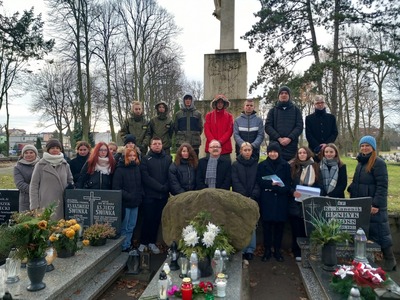 Zdjęcie z wydarzeń upamiętniających 30. rocznicę śmierci ks. Januszu St. Pasierbie