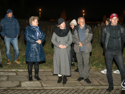 Zdjęcie z otwarcia drewnianego mostku 