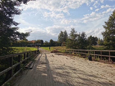 Zdjęcie z remontu drewnianego mostku 