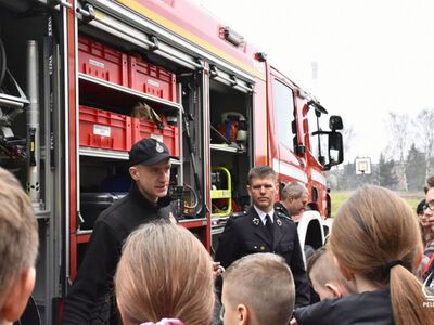 zdjęce z gminnego etapu Ogólnopolskiego Turnieju Wiedzy Pożarniczej