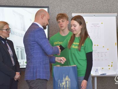 zdjęcie z wydarzenia Gminny Konkurs „OMNIBUS EKO-LOGICZNY”