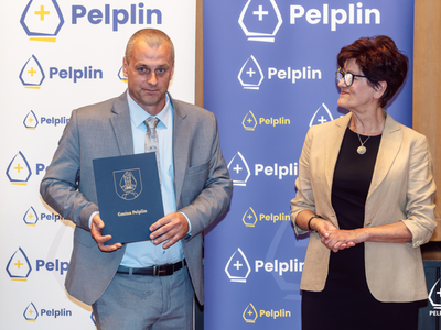 zdjęcie z pierwszej sesji XI Kadencji Rady Miejskiej w Pelplinie