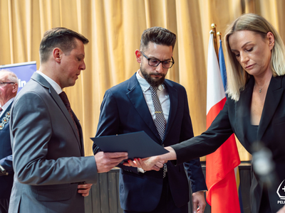 zdjęcie z pierwszej sesji XI Kadencji Rady Miejskiej w Pelplinie
