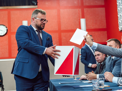 zdjęcie z pierwszej sesji XI Kadencji Rady Miejskiej w Pelplinie