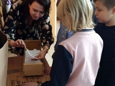 Lekcja biblioteczna z uczniami SP im. ks. kard. Stefana Wyszyńskiego w Starym Lubielu 
