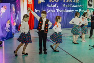 100-LECIA SZKOŁY PODSTAWOWEJ IM. KSIĘDZA JANA TRZASKOMY W PORZĄDZIU