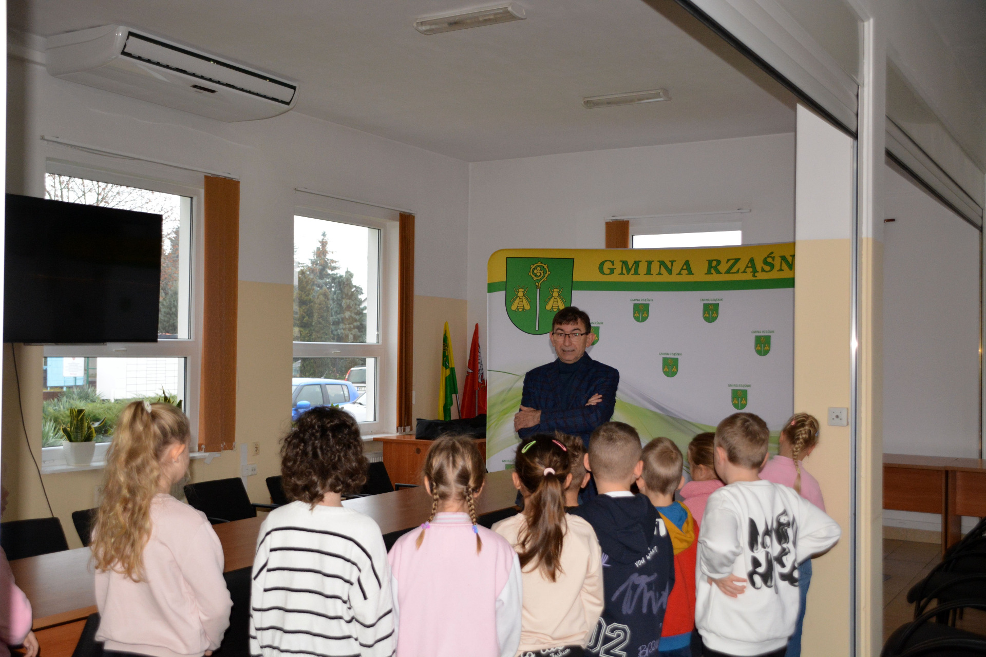 Lekcja biblioteczna z uczniami SP im. Orła Białego w Komorowie