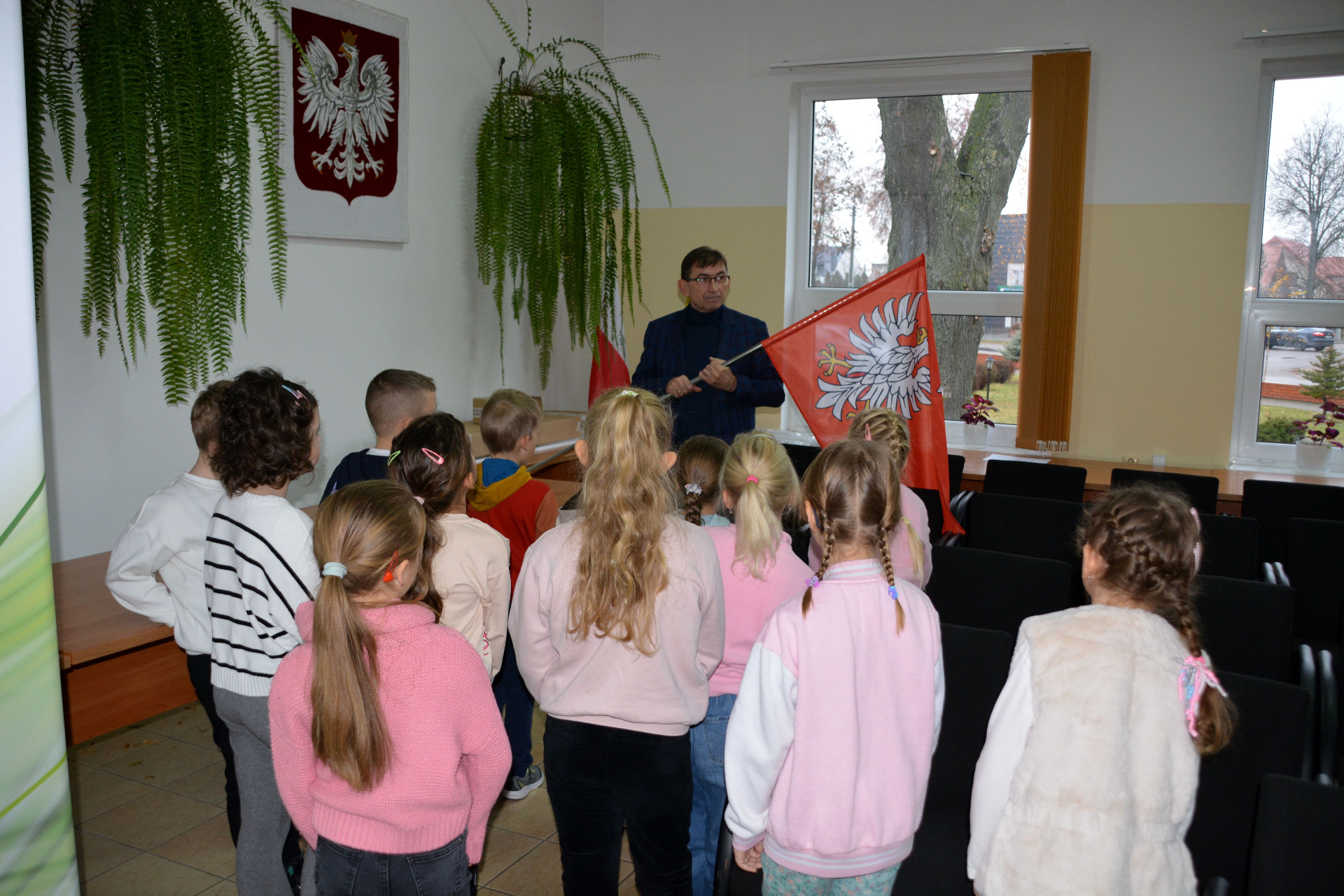 Lekcja biblioteczna z uczniami SP im. Orła Białego w Komorowie