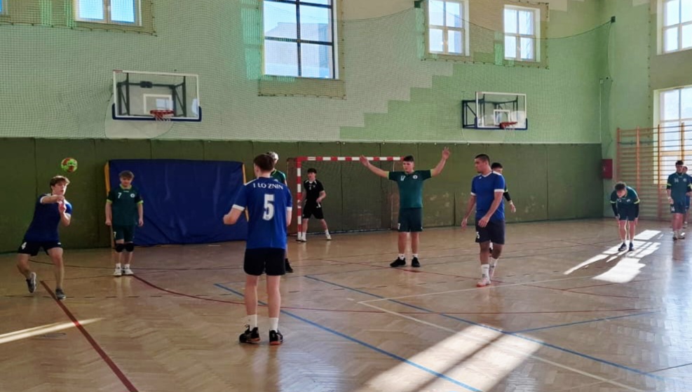 cwiercfinaly_reka.jpg [987x559]