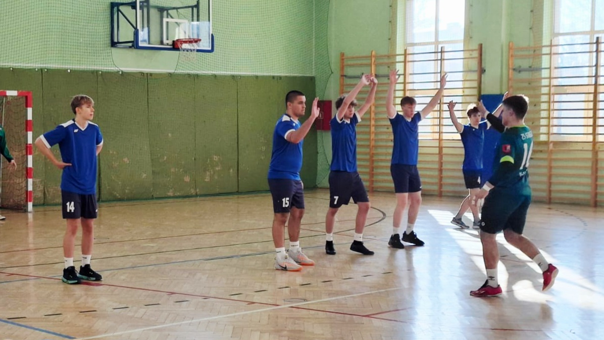 cwiercfinaly_reka_1.jpg [1196x673]