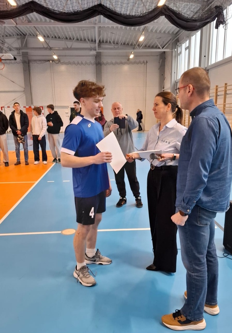 polfinaly_reka_1.jpg [897x1288]