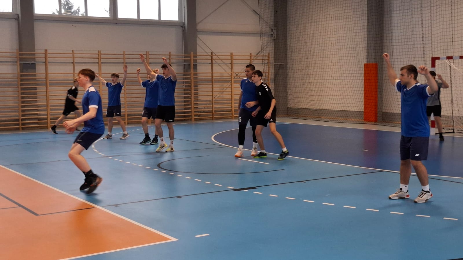 polfinaly_reka_2.jpg [1600x900]