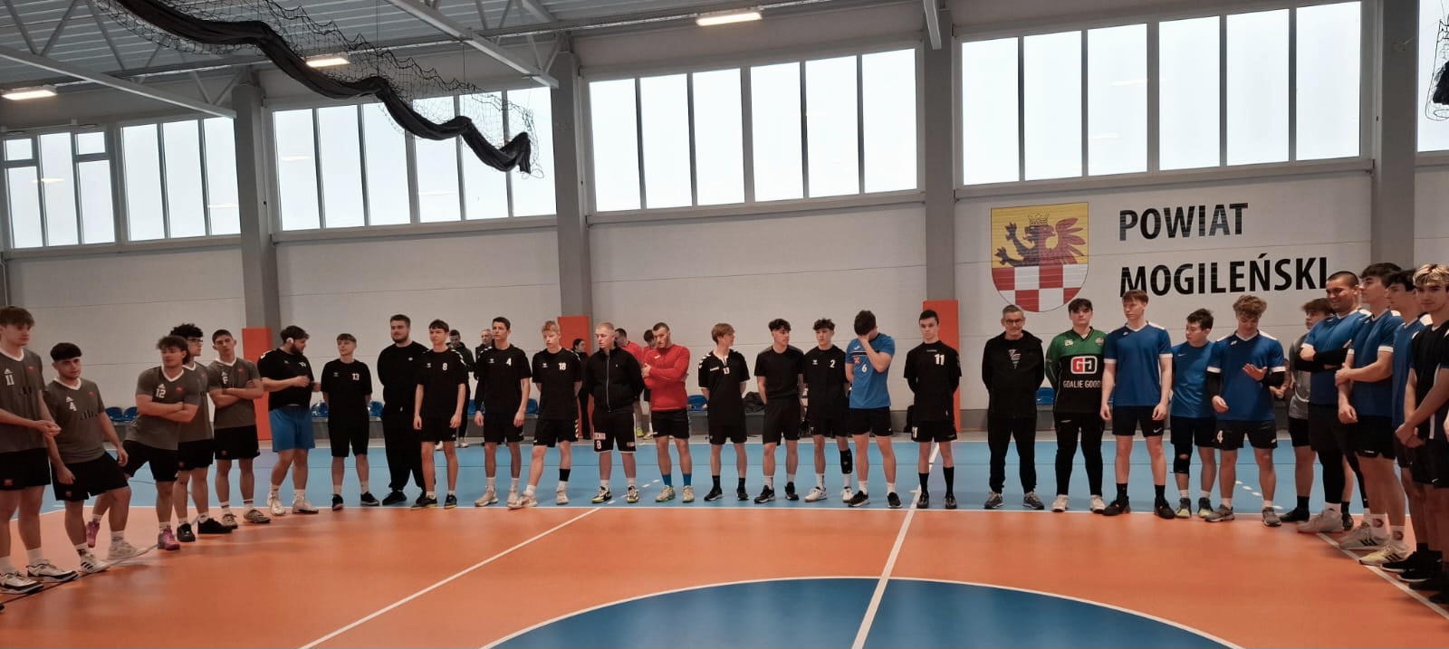 polfinaly_reka_3.jpg [1600x717]