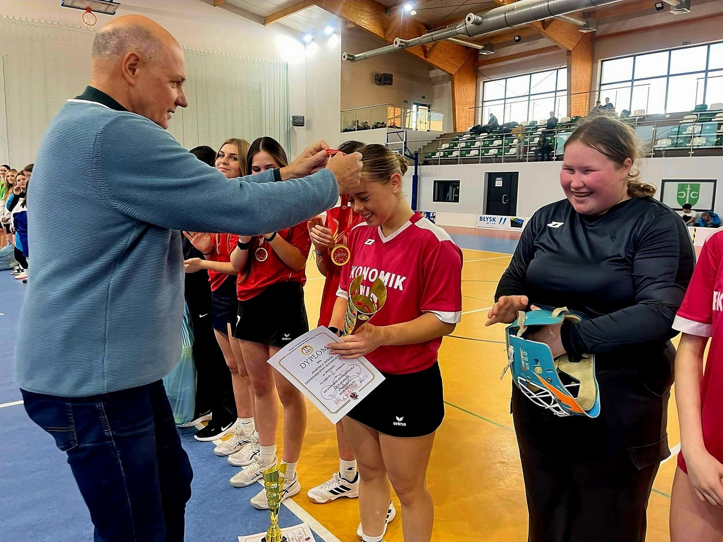 zseh_!.jpg [2048x1536]