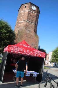 Na zdjęciu uczestnicy Rodzinnego Rajdu Rowerowego "Rowerem przez Pałuki"