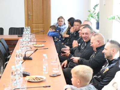 Na zdjęciu uczestnicy uroczystości podczas wydarzenia.