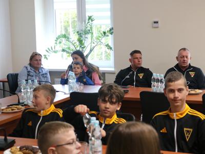 Na zdjęciu uczestnicy uroczystości podczas wydarzenia.