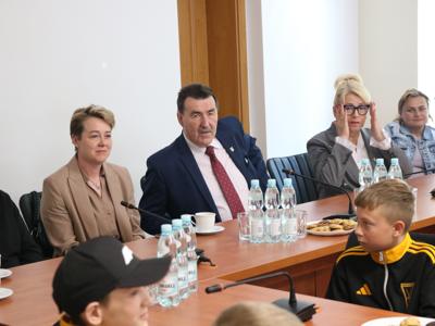 Na zdjęciu uczestnicy uroczystości podczas wydarzenia.