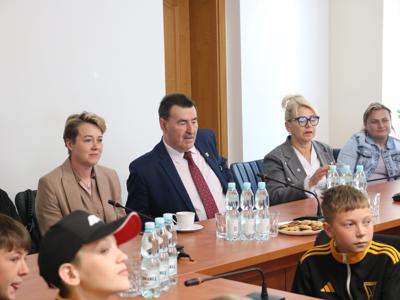 Na zdjęciu uczestnicy uroczystości podczas wydarzenia.