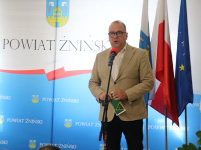 Na zdjęciu uczestnicy uroczystości podczas wydarzenia.