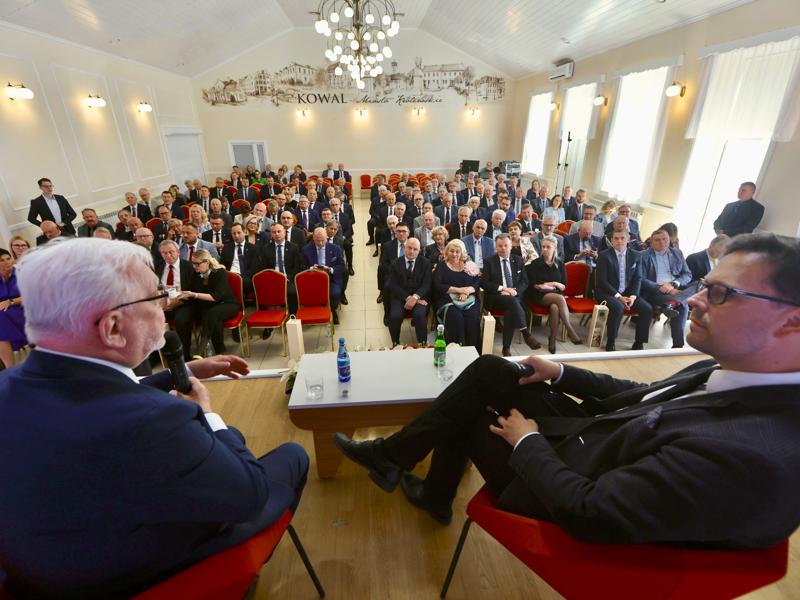 Na zdjęciu uczestnicy Forum Samorządowego w Kowalu.