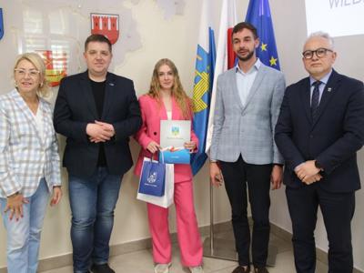 Na zdjęciu uczestnicy konkursu oraz organizatorzy.