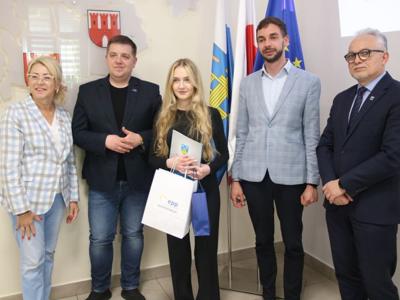 Na zdjęciu uczestnicy konkursu oraz organizatorzy.