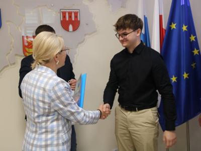 Na zdjęciu uczestnicy konkursu oraz organizatorzy.