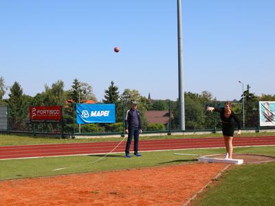 Na zdjęciu uczestnicy zawodów lekkoatletycznych. 