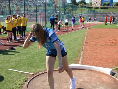 Na zdjęciu uczestnicy zawodów lekkoatletycznych. 