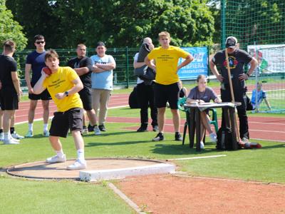 Na zdjęciu uczestnicy zawodów lekkoatletycznych. 