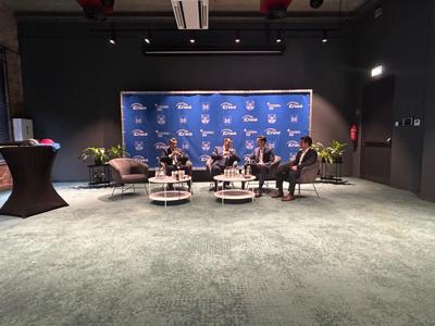 Na zdjęciu Łukasz Kwiatkowski Burmistrz Żnina, Zbigniew Jaszczuk Starosta Żniński oraz organizatorzy Enea Triathlon Żnin. 