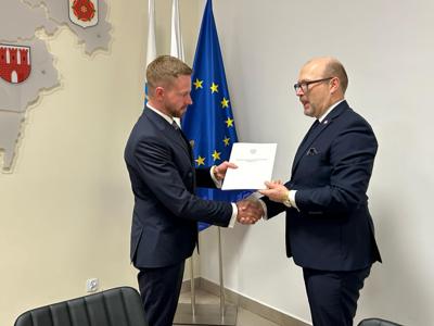 Na zdjęciu Paweł Lonser Państwowy Powiatowy Inspektor Sanitaro Epidemiologiczny w Żninie oraz Wojciech Koper Państwowy Wojewódzki Inspektor Sanitaro Epidemilolgiczny w Bydgoszczy.      