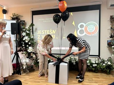 Na zdjęciu urodzinowy prezent.