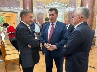 Na zdjęciu Starosta Żniński Zbigniew Jaszczuk, Wicestarosta Andrzej Hłond, Mer Regionu Solecznickiego Zdzisław Palewicz.