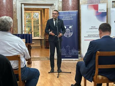 Na zdjęciu Burmistrz Żnina Łukasz Kwiatkowski.