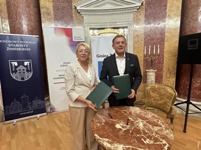 Na zdjęciu moment podpisania porozumienia o partnerstwie.