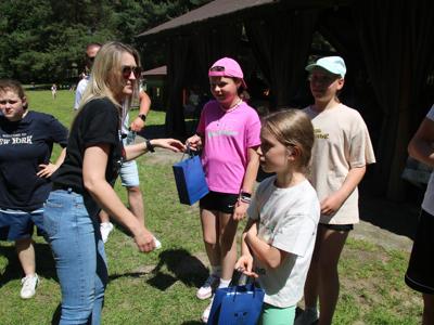 Na zdjęciu uczestnicy Rodzinnego Rajdu Rowerowego - Rowerem przez Pałuki