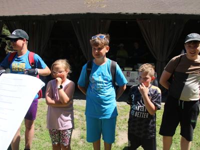 Na zdjęciu uczestnicy Rodzinnego Rajdu Rowerowego - Rowerem przez Pałuki