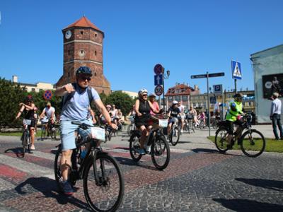 Na zdjęciu uczestnicy Rodzinnego Rajdu Rowerowego - Rowerem przez Pałuki