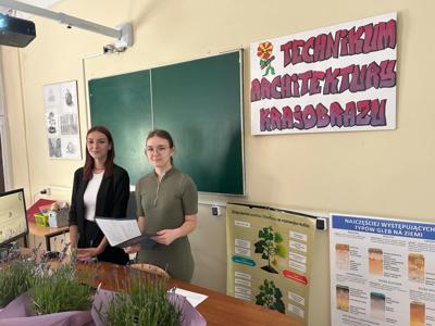 Na zdjęciu uczestniczki projektu, uczennice ZST w Żninie.