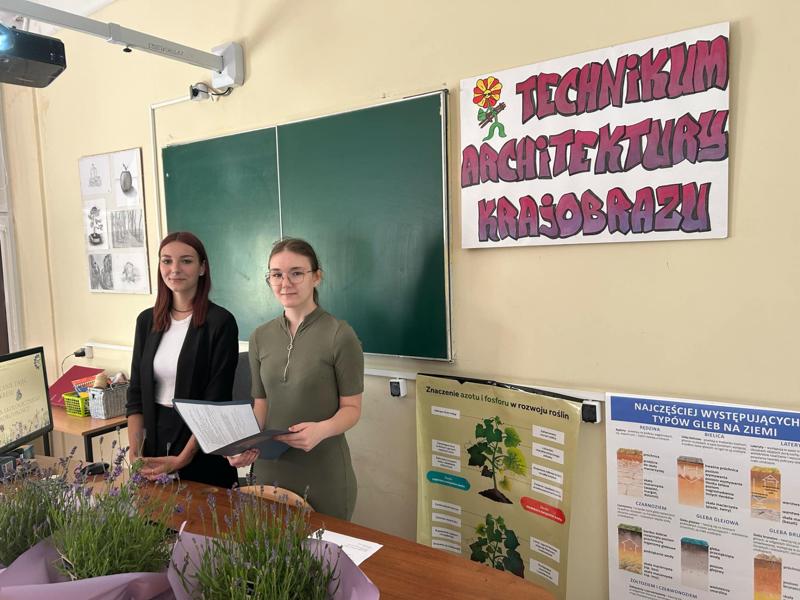 Na zdjęciu uczestniczki projektu, uczennice ZST w Żninie.