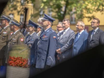 Na zdjęciu wśród innych uczestników uroczystości Starosta Żniński Zbigniew Jaszczuk.