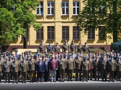 Zdjęcie grupowe uczestników uroczystości.