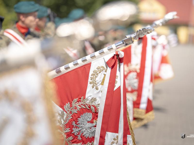 Na zdjęciu Poczty Sztandarowe biorace udział w uroczystości.